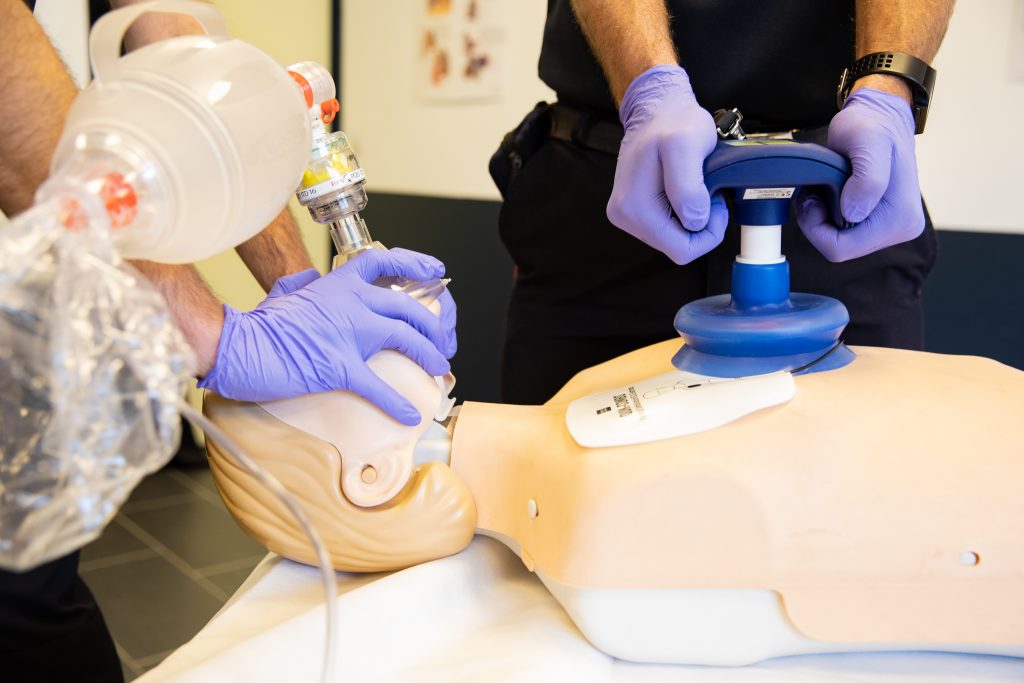 6 - Pendant la décompression, la ResQPOD bloque l'entrée d'air dans le thorax, majorant ainsi le retour veineux.