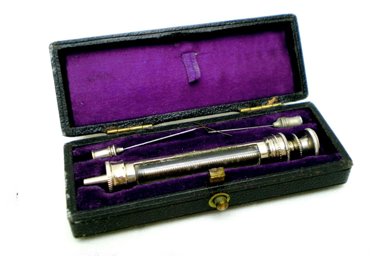 Pravaz_Syringe A good quality antique hypodermic syringe set that includes two needles. Such sets were typically used for cocaine and morphine injection. Complete with two needles and cleaning wires