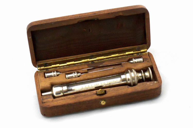 Pravaz_Syringe_wooden Antique metal & glass hypodermic Pravaz Syringe in wooden case. Such sets were typically used for cocaine and morphine injection. Complete with two needles and cleaning wires i