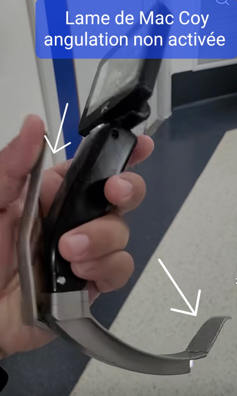 Vidéolaryngoscope avec lame de Mac coy