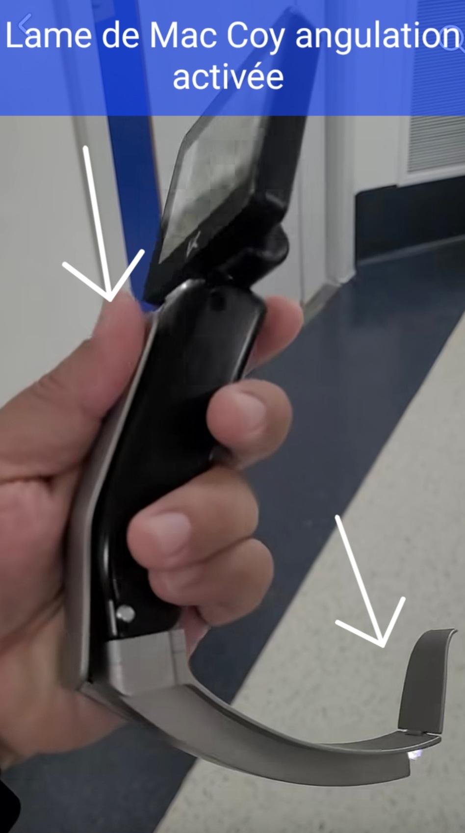 Vidéolaryngoscope avec lame de Mac Coy articulée